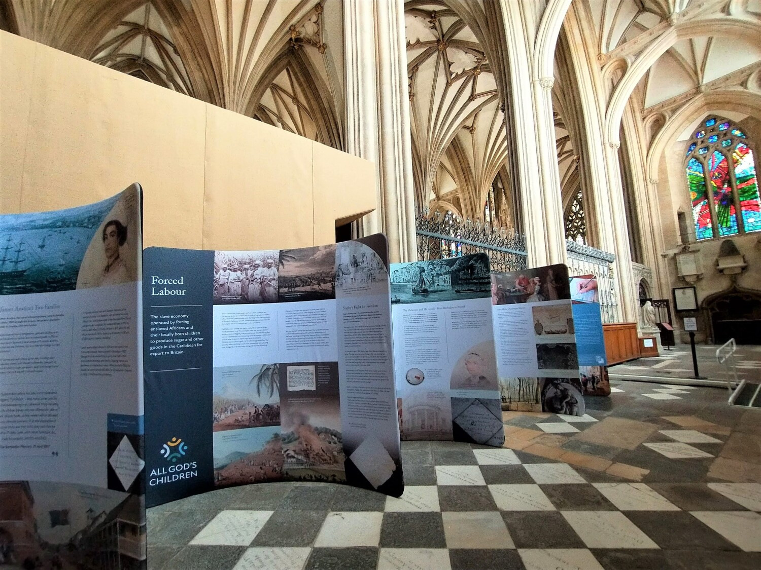 Ausstellung zum Thema Zwangsarbeit in der Kathedrale von Bristol