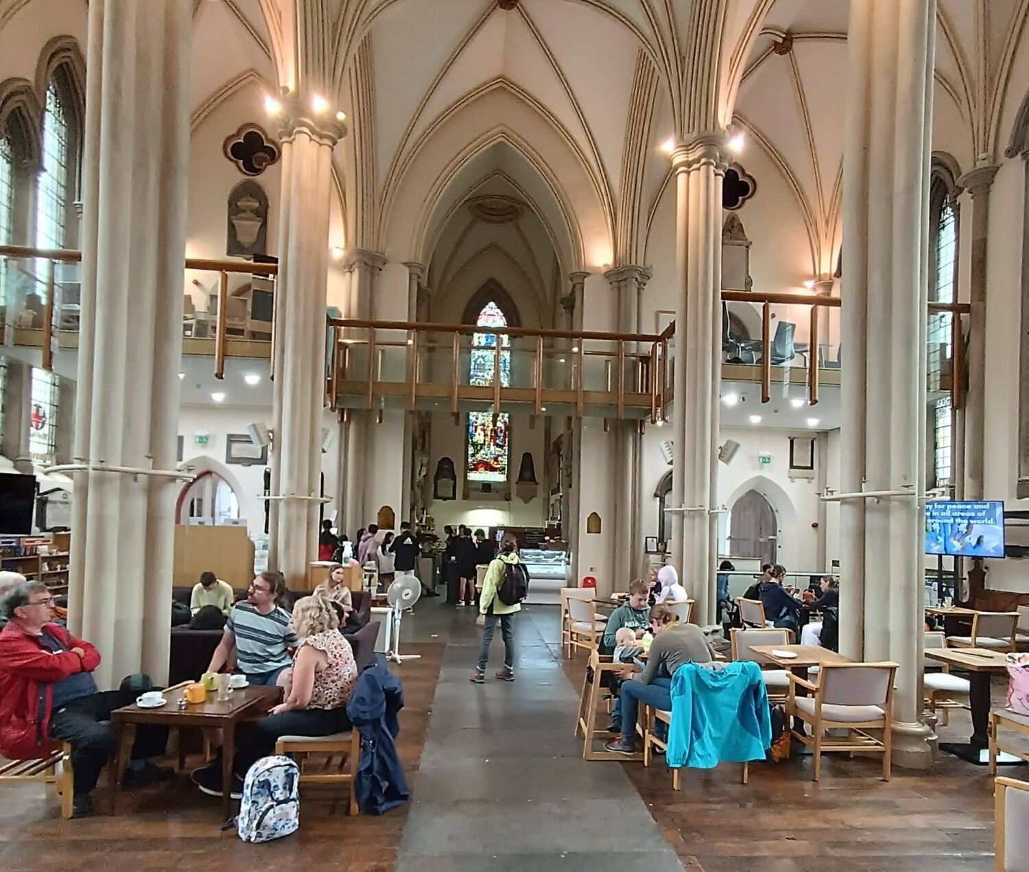 Eine zu einem Café umfunktionierte Kirche
