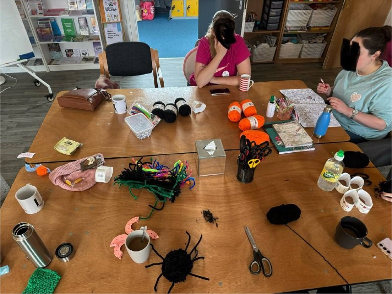 Basteln für Halloween beim Creativcafé