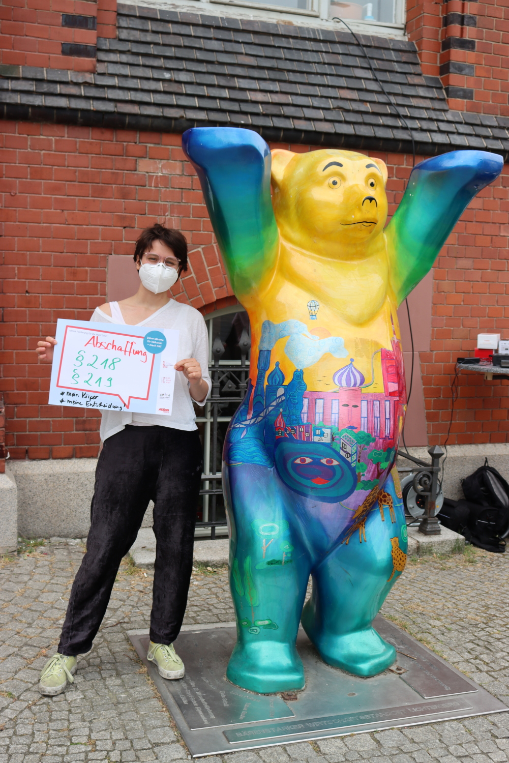Eine weitere Besucherin des Aktionstag Lichtenberg fordert: "Abschaffung §218, §219; mein Körper, meine Entscheidung". 