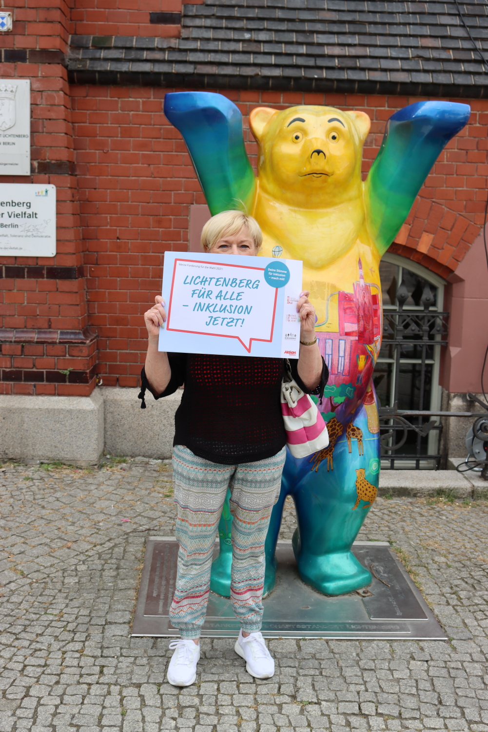 Heidi Bellach, Mitglied des Bezirksbeirates von und für Menschen mit Behinderungen, fordert: "Lichtenberg für alle - Inklusion jetzt!"