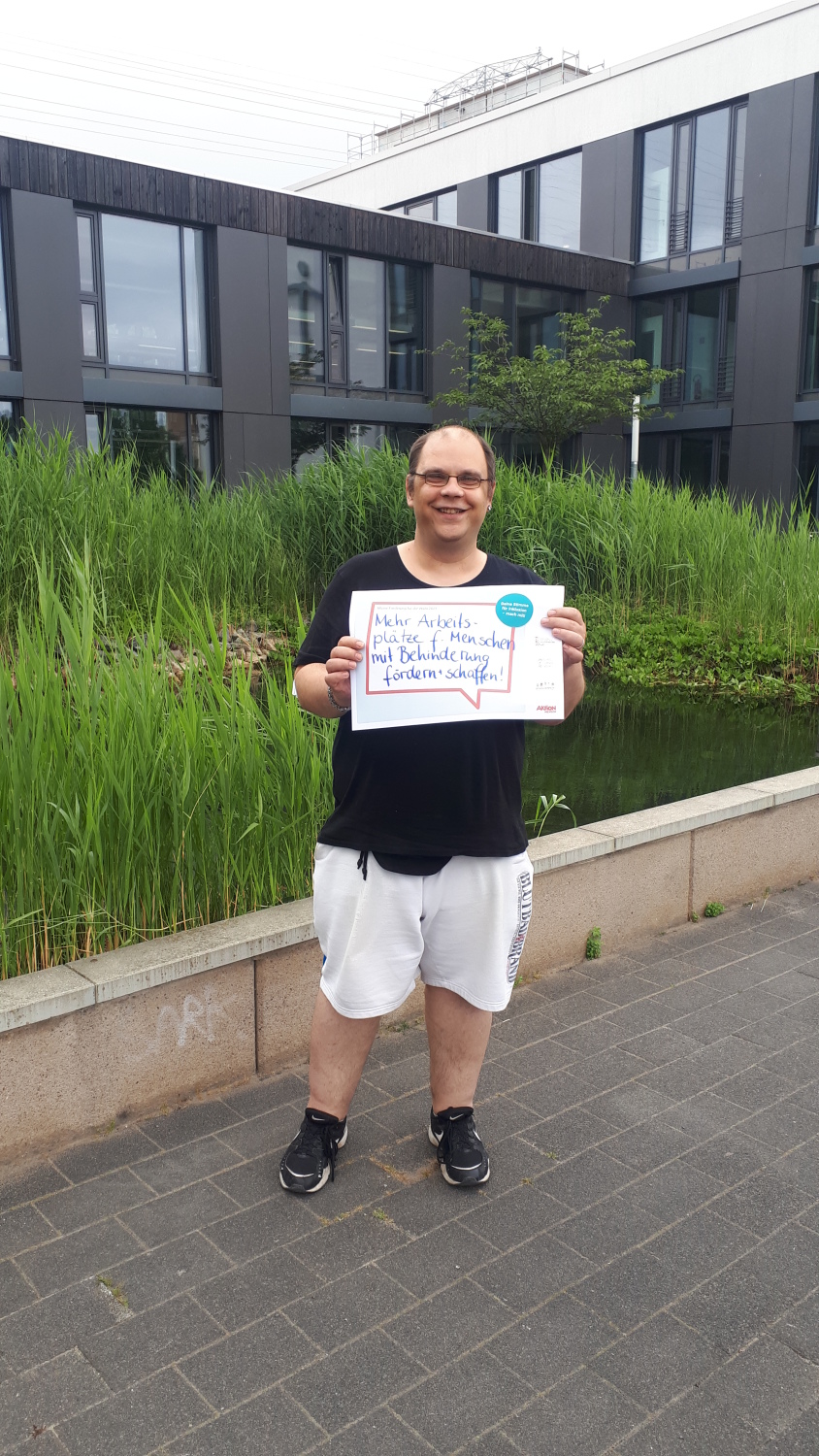 David Scholz, Mitglied des Werkstattrates der LWB - Lichtenberger Werkstätten gemeinnützige GmbH, fordert: "Mehr Arbeitsplätze für Menschen mit Behinderung fördern + schaffen!"