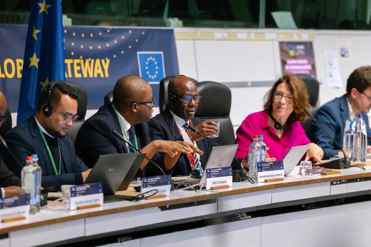 Podium: Bewährte Verfahren des Beitrags der LRA zur Global Gateway-Strategie