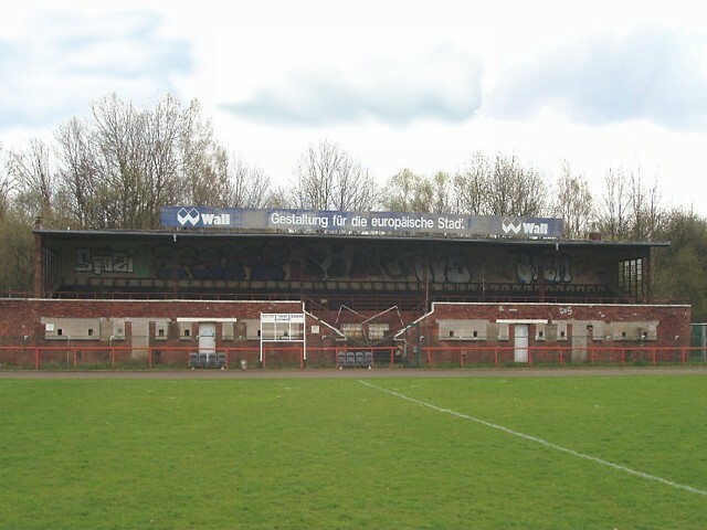 Tribüne des BVG-Stadions - Sitz des Sportvereins BVG 49 e.V.