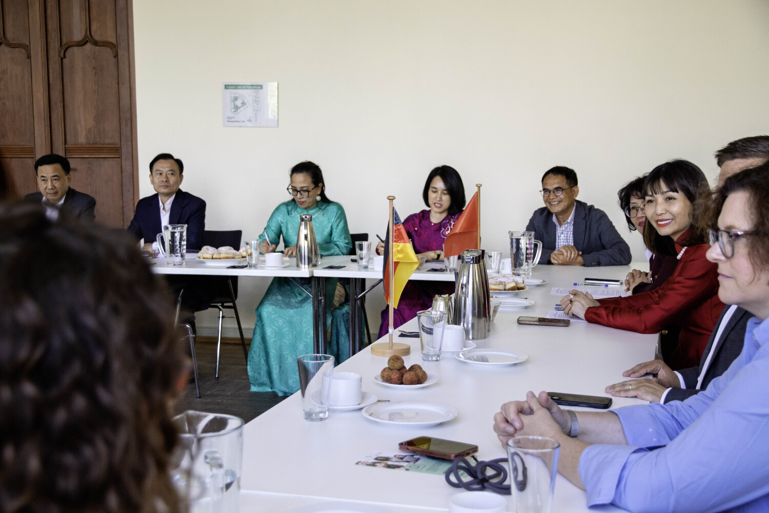 Delegation aus Hanoi in Gesprächen mit Vertreter:innen des Bezirksamts Lichtenberg