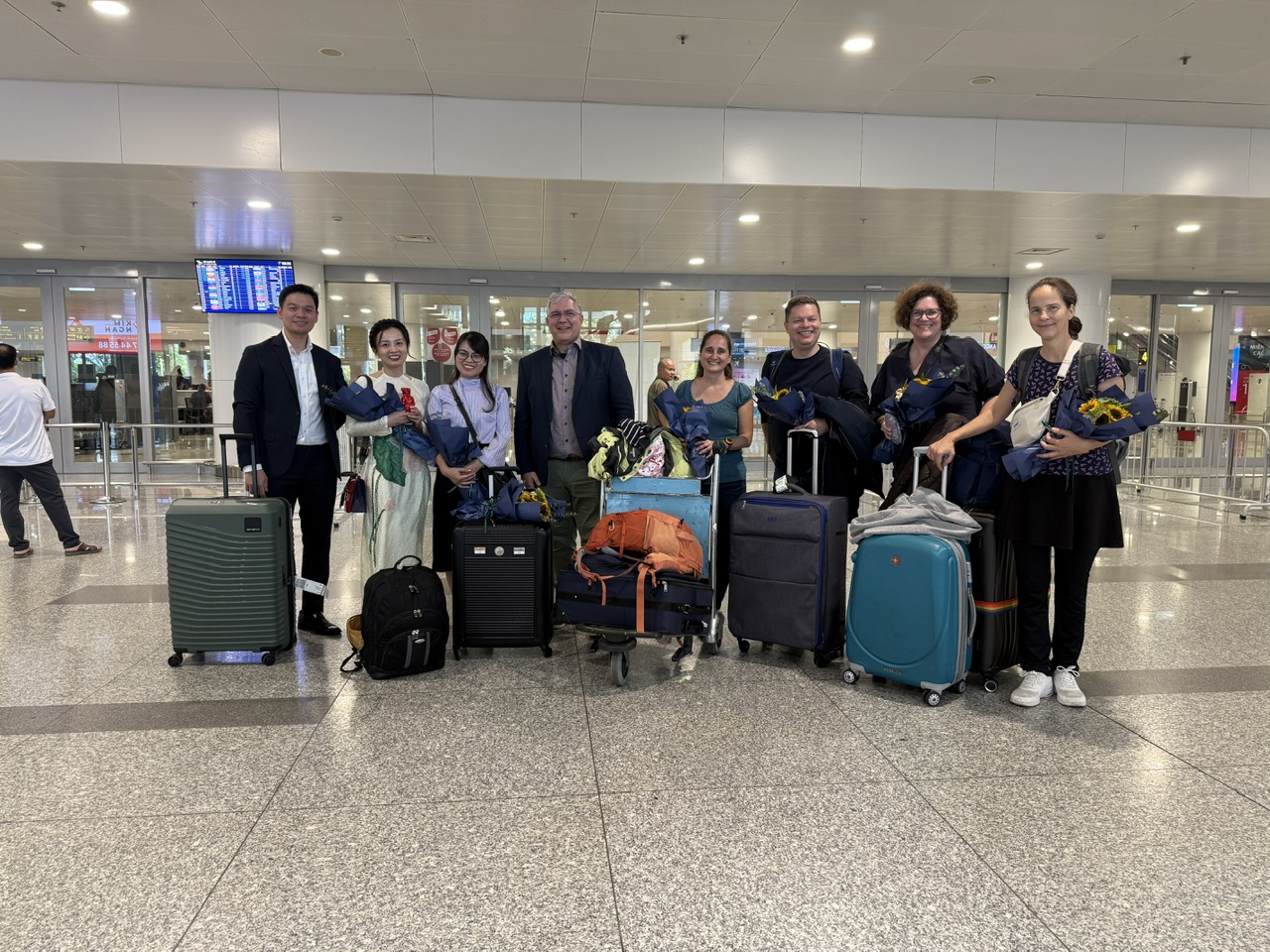 Herzliche Begrüßung der Lichtenberger Delegation am Flughafen Hanoi