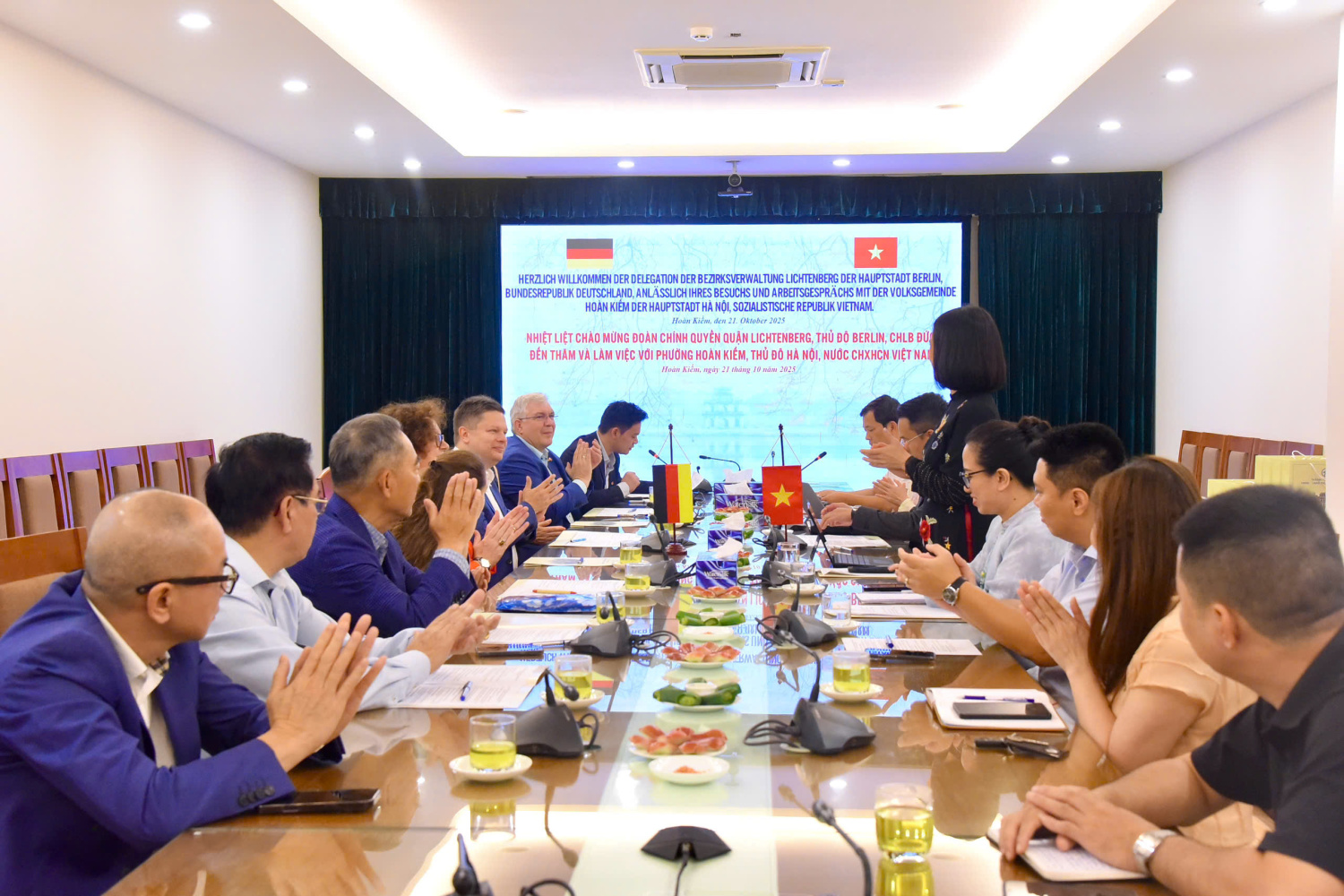 Offizielle Begrüßung der Lichtenberger Delegation durch die Verwaltung Hoan Kiems