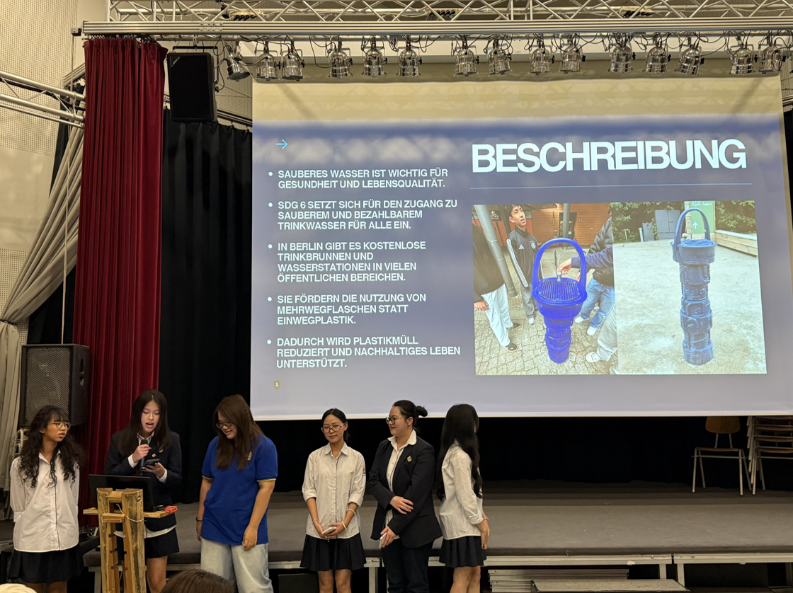 Gruppenpräsentation bei der Abschlussveranstaltung am Barnim-Gymnasium