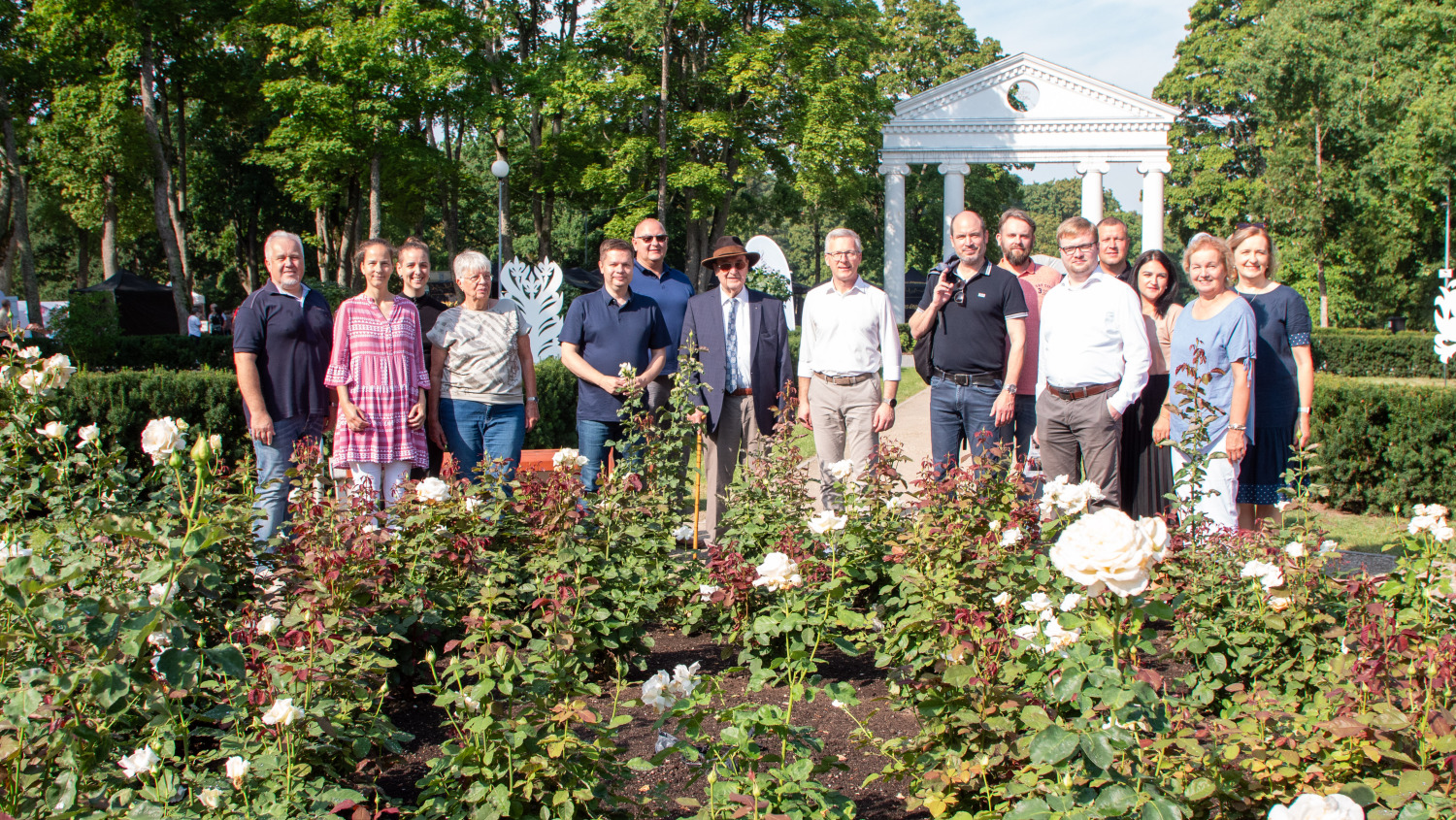 Gruppenbild der der Lichtenberg-Delegation und Repräsentanten der Stadt Jurbarkas beim Besuch des Stadtfestes