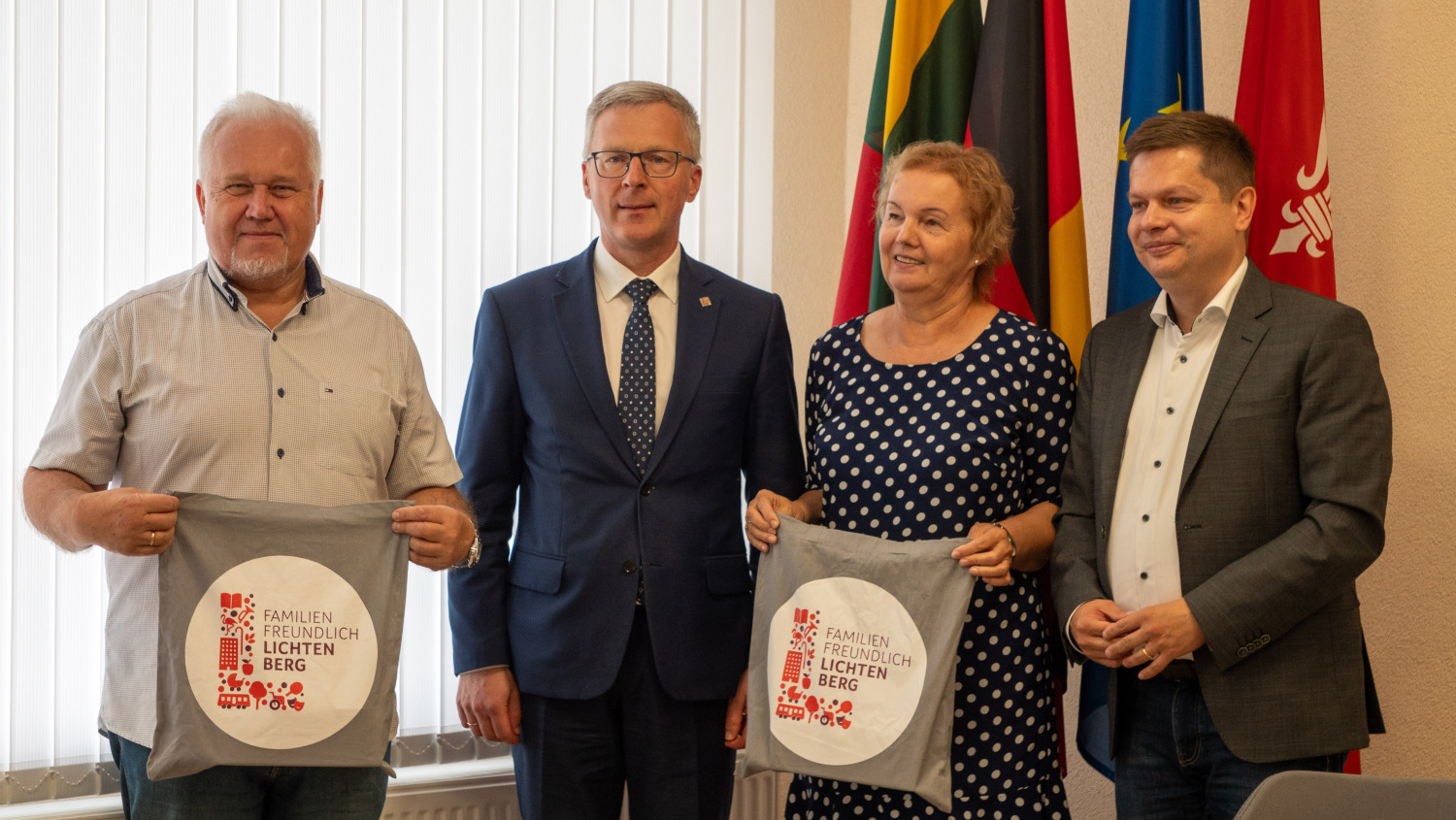 Austausch von Gastgeschenken im Rathaus von Jurbarkas.