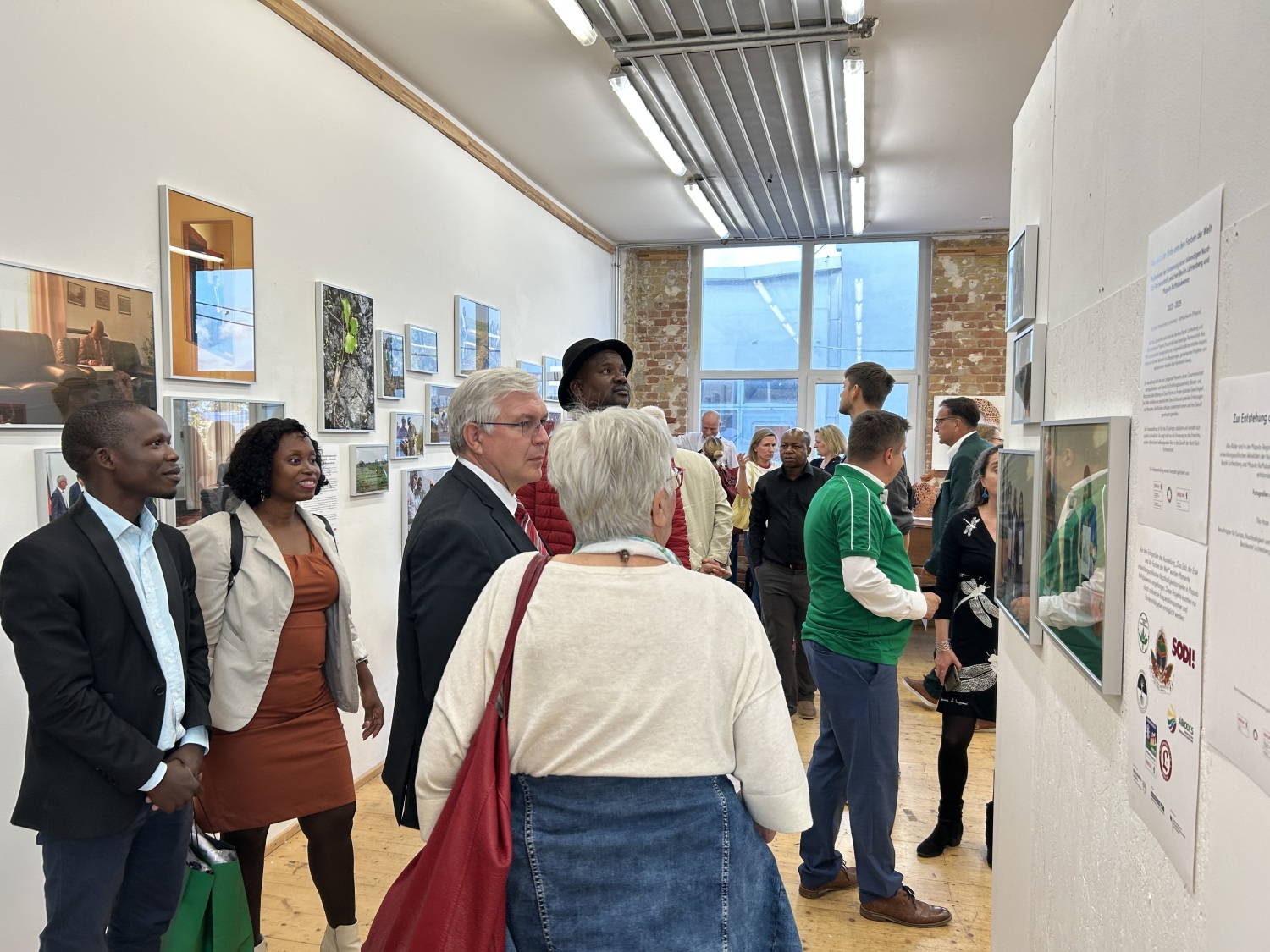 Ausstellungsbesuch „Vom Salz der Erde und den Farben der Welt“ im Rahmen der Eröffnung der Langen Nacht der Bilder in der Alten Gießerei Berlin e.V.