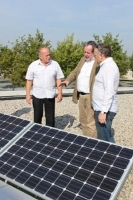 Solaranlage auf dem Dach des Tierheims