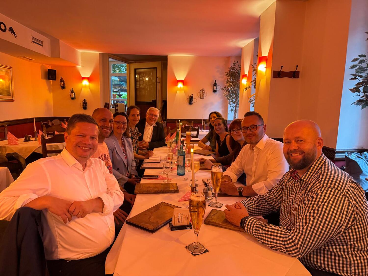 Freunde aus Jurbarkas mit Vertretern der Bezirksverordnetenversammlung und dem Bezirksamt Lichtenberg beim Abschlussabend