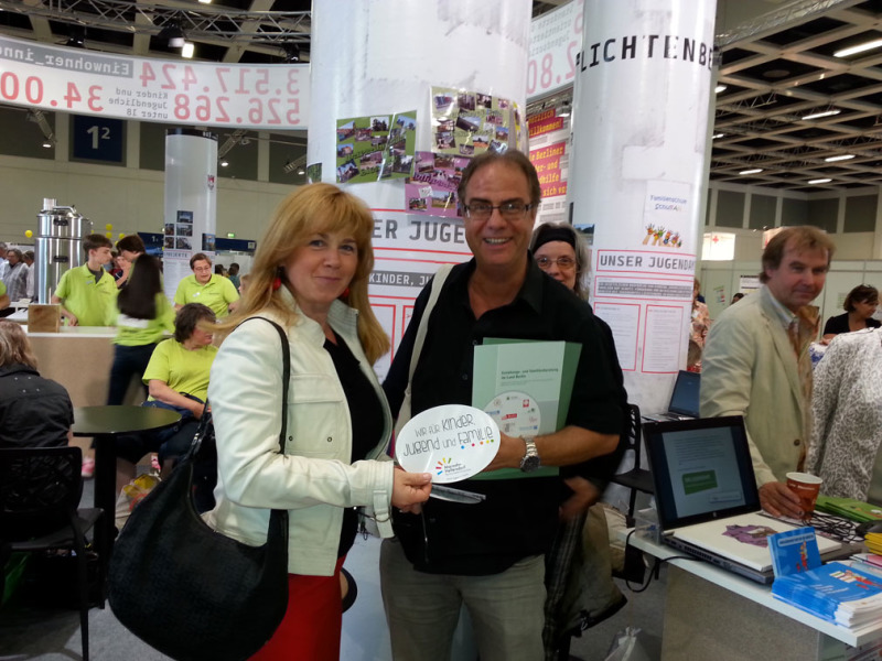 Bezirksstadträtin Frau Witt mit dem Leiter der EFB Herrn Müller