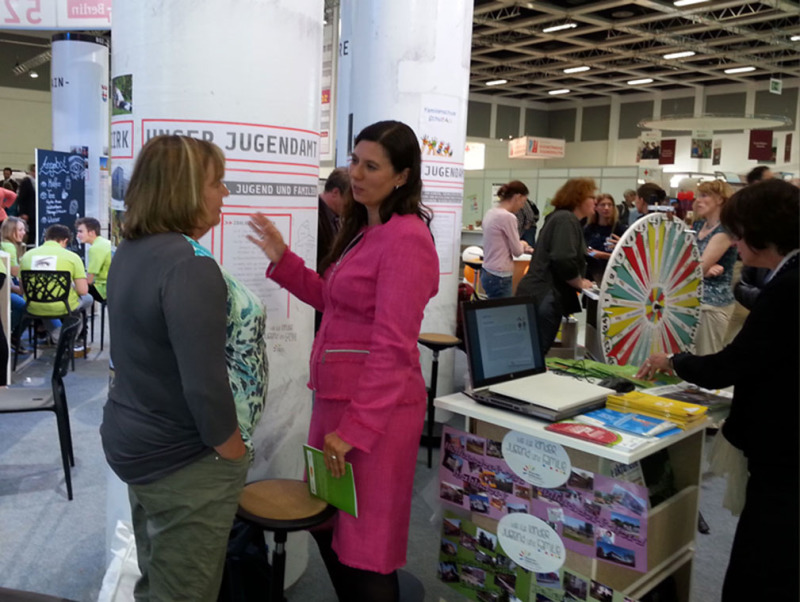 Senatorin Frau Scheeres im Gespräch mit Frau Kirsten