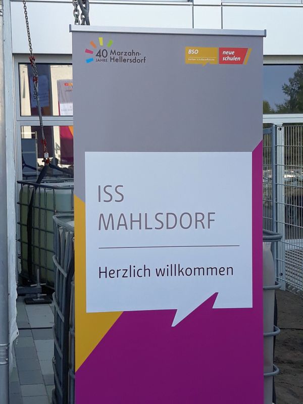 Begrüßungschild zur Eröffnung der ISS Mahlsdorf