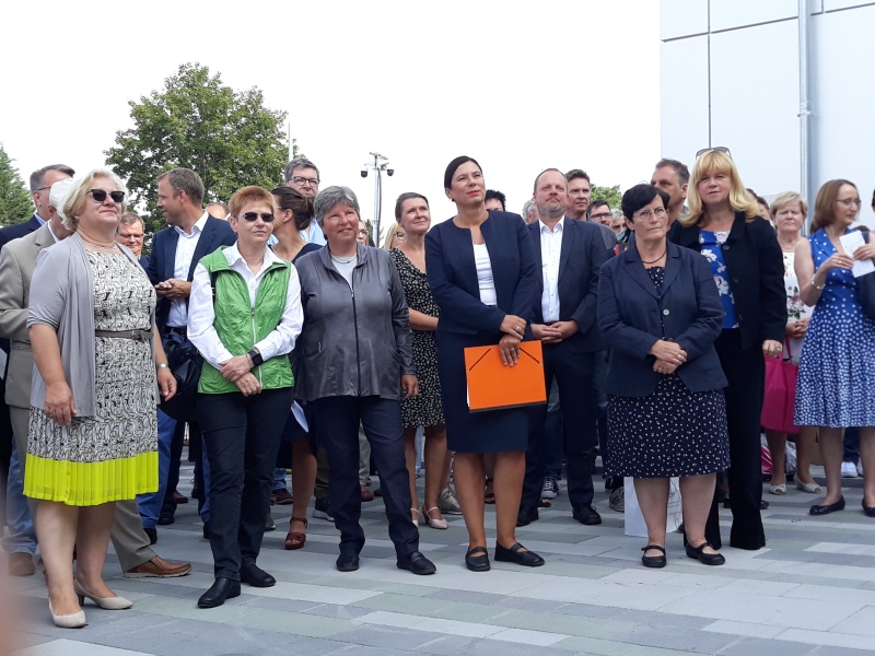 Die Erhrngäste im Publikum: Maunela Schmidt (MdA), Petra Pau (MdB), Senatorin Katrin Lomposcher, Senatorin Sandra Scheeres, Bezirksbürgermeisterin Dagmar Pohle und Beziksstadträtin Juliane Witt