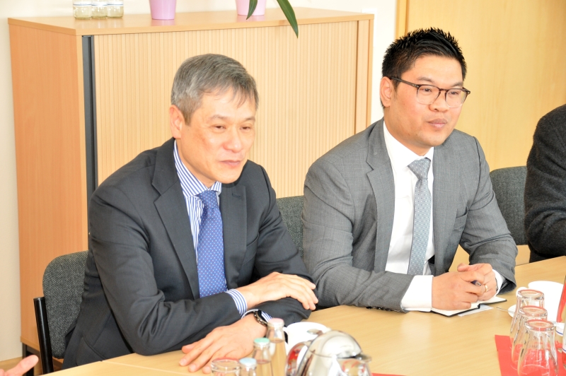 Besuch des vietnamesichen Botschafters im Rathaus Marzahn-Hellersdorf - Botschafter Nguyen Minh Vu
