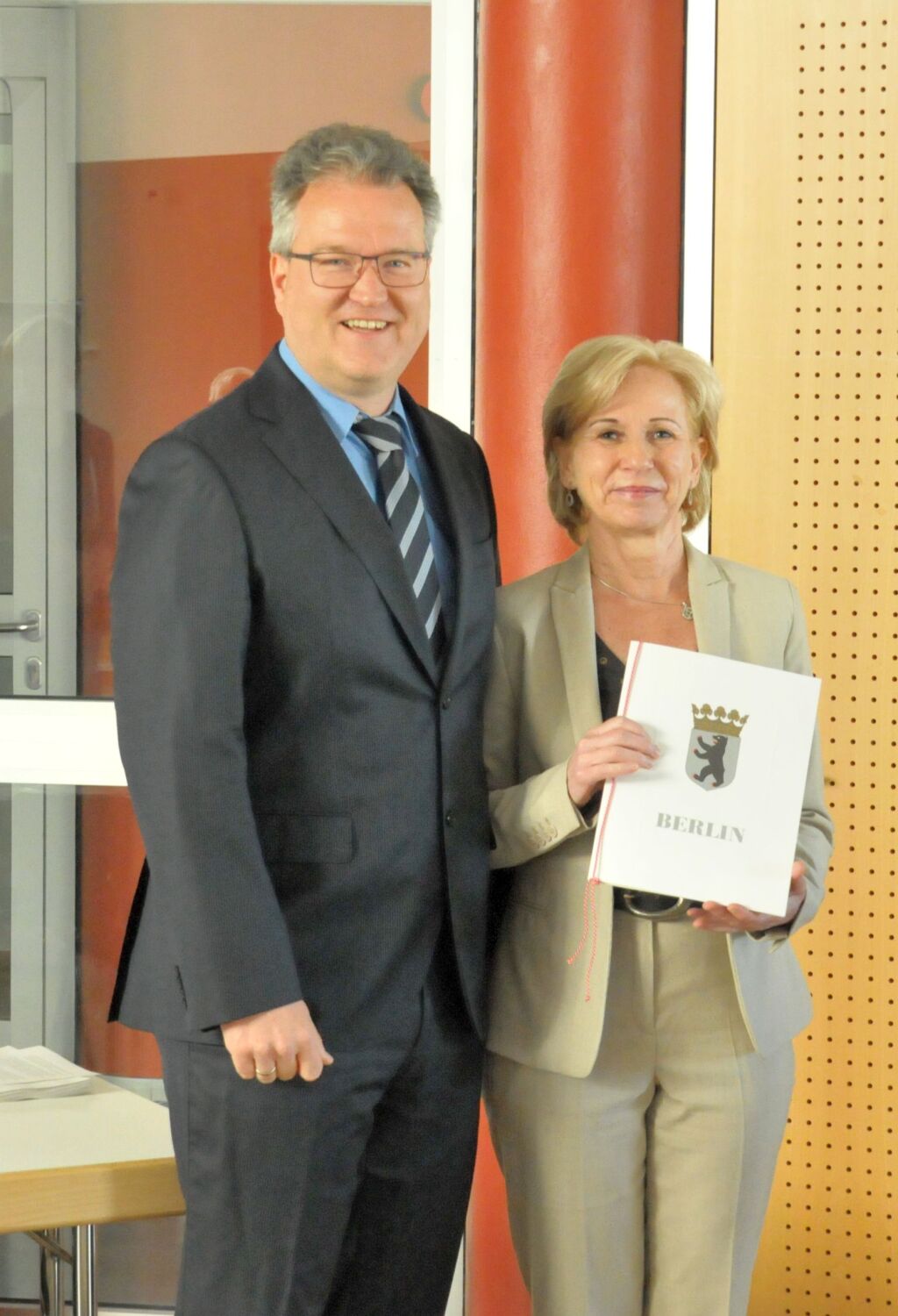 BVV-Vorsteher Stefan Suck ernennt Heike Wessoly zur Bezirksstadträtin
