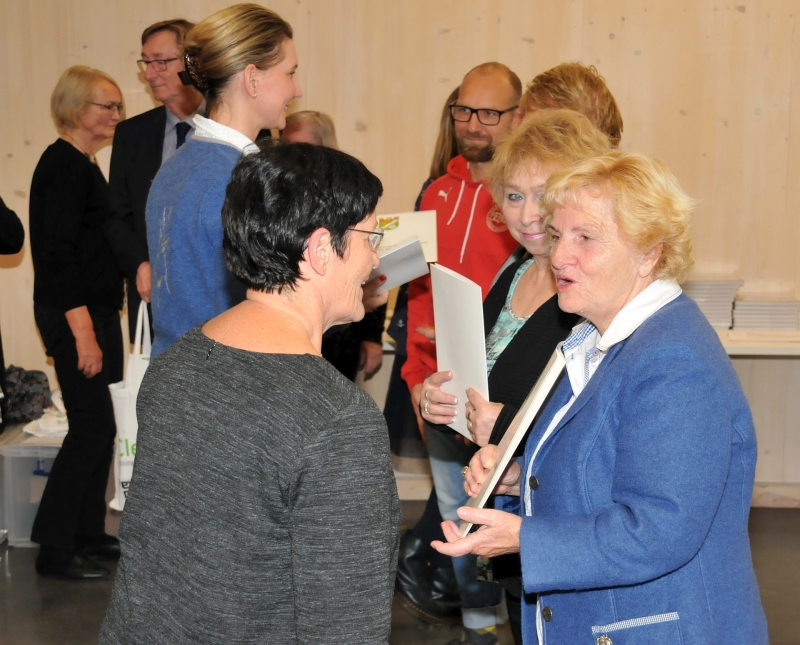 Die Bezirksverordnetenversammlung Marzahn-Hellersdorf dankt den ehrenamtlich Tätigen 2018 - Gratulation durch Bezirksbürgermeisterin Dagmar Pohle und BVV-Vorsteherin Karthrin Henkel