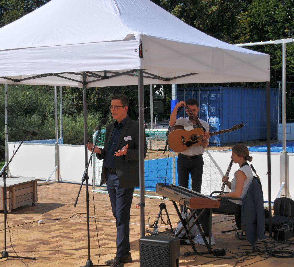Eröffnung der Außenfläche im DRK Kinder-, Jugend-, Familien- und Nachbarschaftszentrum - Ansprache Rainer Oetting, DRK Berlin-Nordost e.V