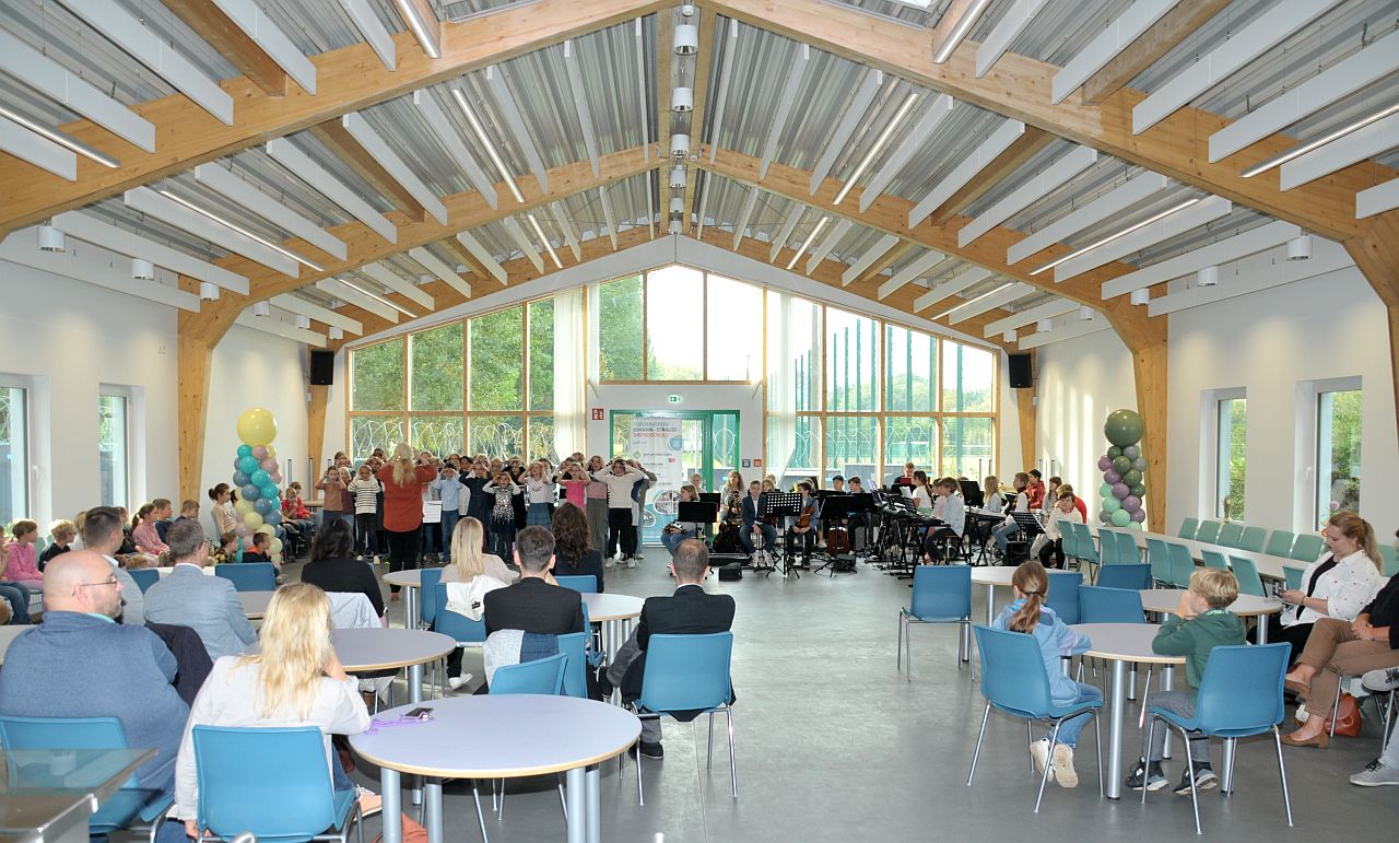 Eröffnung der neuen Mensa der Johann-Strauss-Grundschule - Der Innenraum