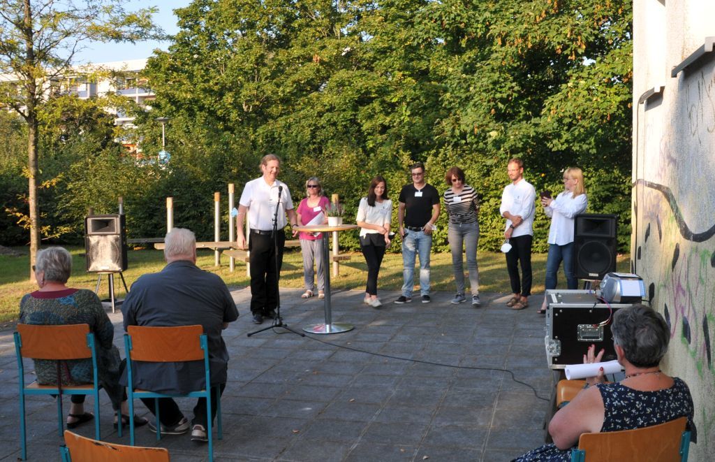 Eröffnung des 'Bildungshaus am Kienberg' - Ansprache Maik Neudorf, Leiter der VHS Marzahn-Hellersdorf mit Team