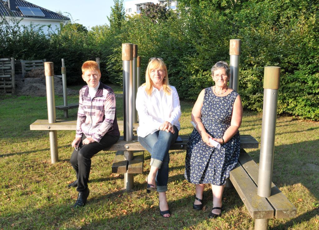 Eröffnung des 'Bildungshaus am Kienberg' - Petra Pau, Juliane Witt und Dagmar Pohle