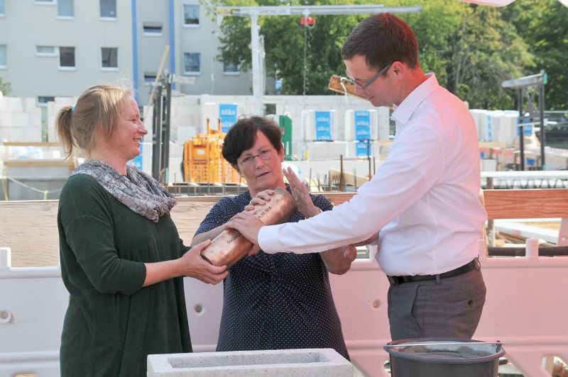 Grundsteinlegung Stollberger Straße 57 bis 59 - Verschliessen der Zeitkapsel