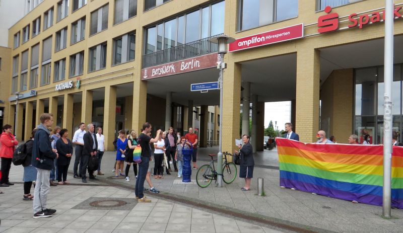 Hissen der Regenbogenfahne in Marzahn-Hellersdorf 2020 - Ansprache von Bezirksbürgermeisterin Dagmar Pohle