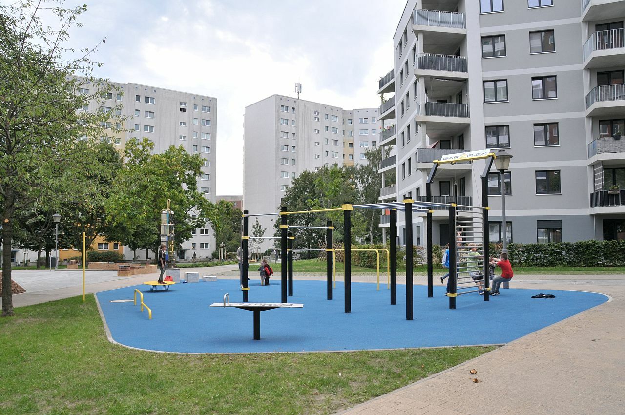 Eröffnung des neu gestalteten Clara-Zetkin-Parks - Kletter-, Sport- und Turngerüst im westlichen Teil des Parks