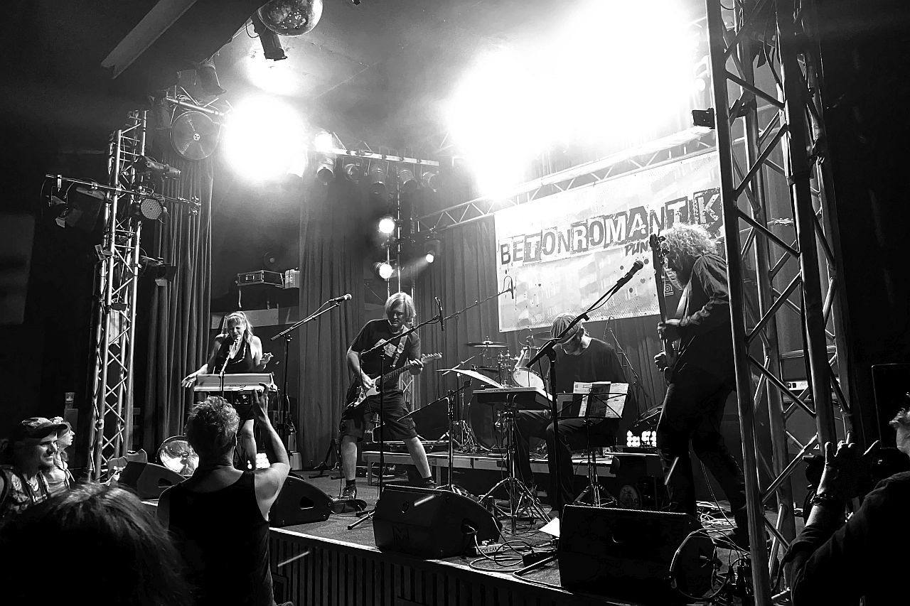 Auftritt "ROSA BETON" im Lido