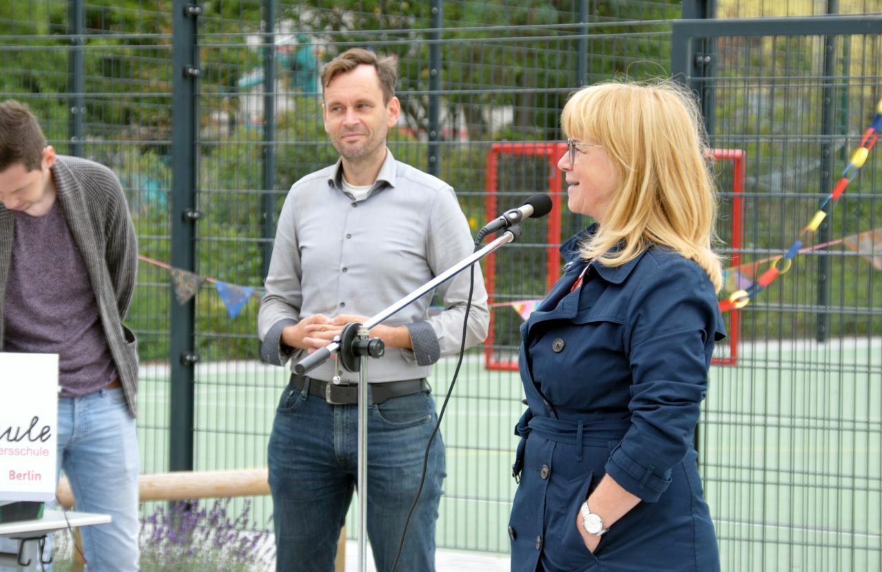 Übergabe der Sportfreianlage der Pusteblume-Grundschule - Ansprache der Bezirksstadträtin Juliane Witt