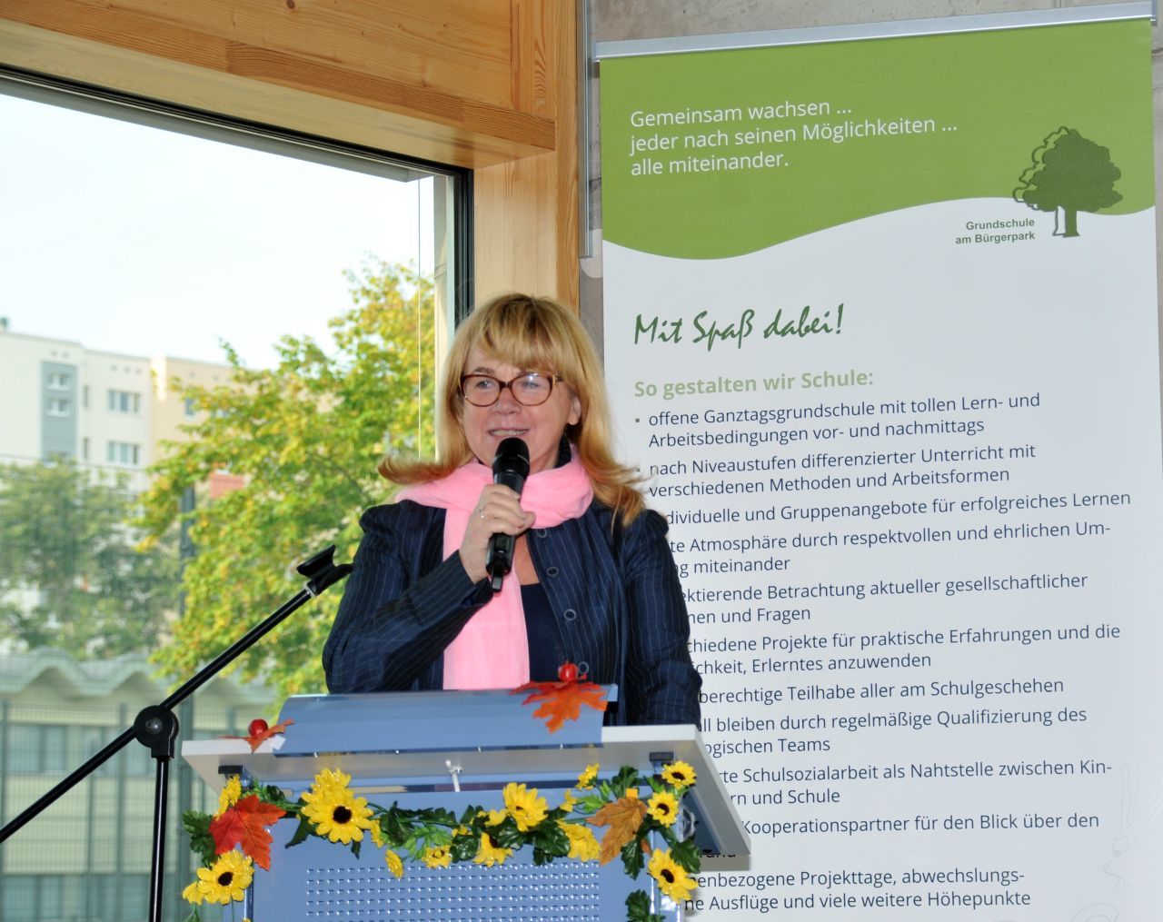 Mehrfache Übergabe Grundschule am Bürgerpark - Ansprache Bezirksstadträtin Juliane Witt