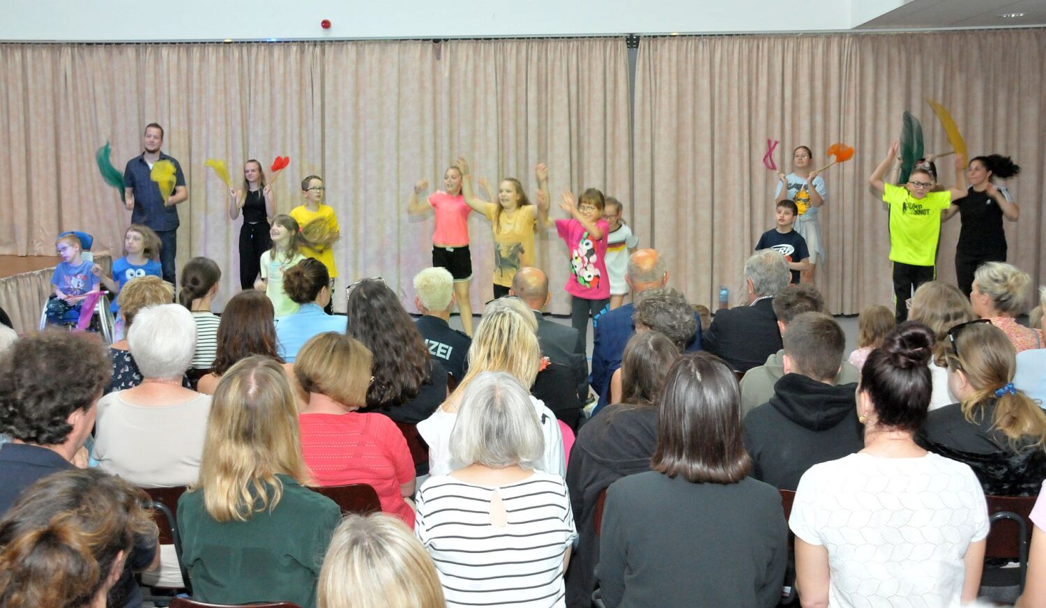 Pappelfest in der Aula der Schule am Pappelhof - Auftritt mit Musik