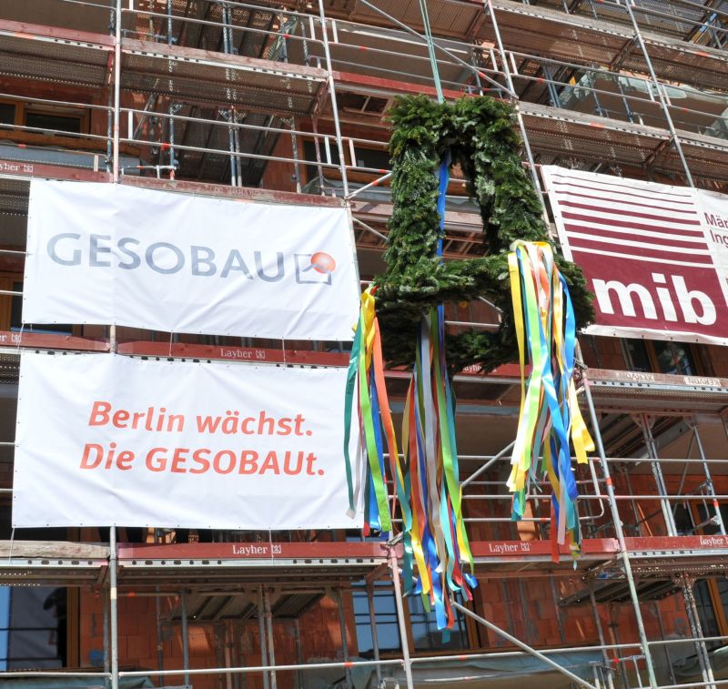 Richtfest GESOBAU Lion-Feuchtwanger-Straße - Richtkrone