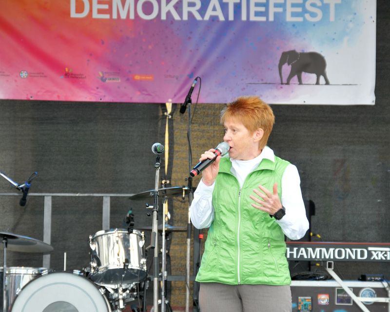 Schöner leben ohne Nazis 2019 - Bundestagsvizepräsidentin Petra Pau dankt allen Engagierten