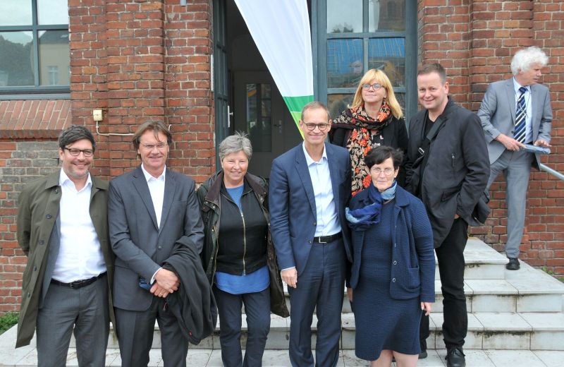 Senatsbesuch in Marzahn-Hellersdorf - Michael Müller, Dagmar Pohle, Katrin Lompscher, Dirk Behrend,t Klaus Lederer, Juliane Witt und Ingo Malter auf dem Stadtgut Biesdorf