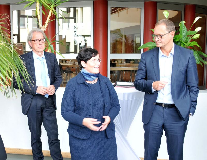 Senatsbesuch in Marzahn-Hellersdorf - Regierender Bürgermeister Michael Müller, Bezirksbürgermeisterin Dagmar Pohle und Senator Matthias Kollatz beim Pressestatement zur gemeinsamen Sitzung