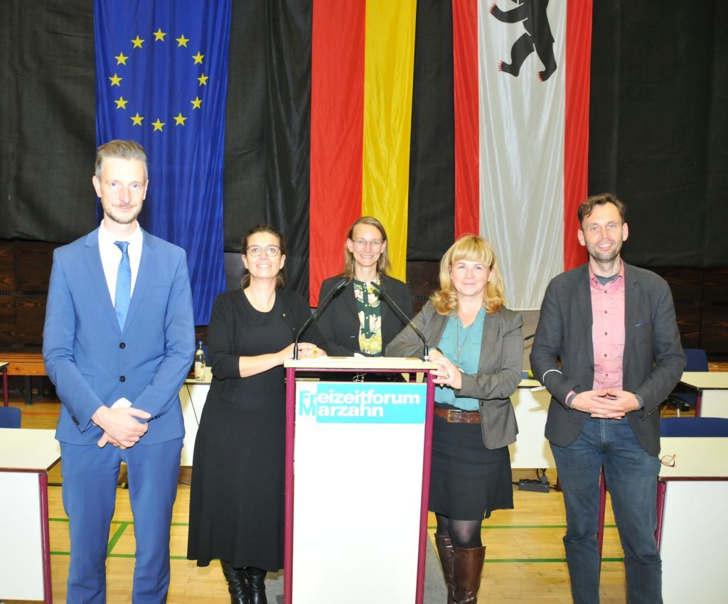 Sitzung der BVV am 4. November 2021 - Die gewählten Mitgleider des zukünftigen Bezirksamts (v.l.n.r) Gordon Lemm, Nadja Zivkovic, Nicole Bienge, Juliane Witt und Thorsten Kühne