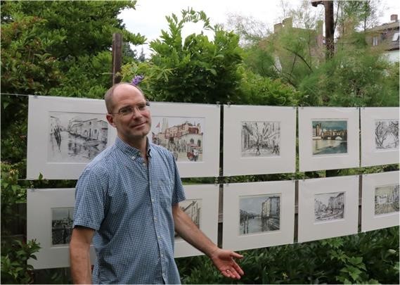 Steffen Wilbrandt in seinem Bildergarten