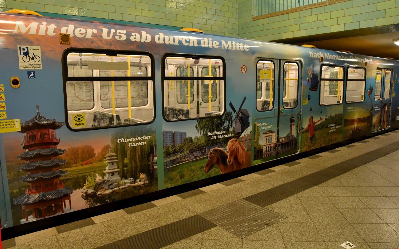 U5 Sonderzug Marzahn-Hellersdorf - Der Zug mit zahlreichen Motiven aus dem Bezirk