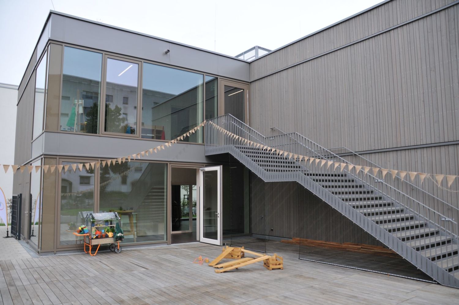 Übergabe MOKIB Kummerower Ring KiGäNo - Außentreppe