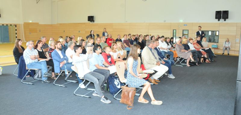 Übergabe der neuen Sporthalle an das Tagore-Gymnasium - Publikum