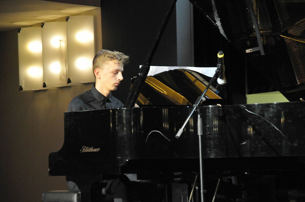 Verleihung des 3. Marzahn-Hellersdorfer Schulpreis 2022 im Freizeitforum Marzahn - Klavierkonzert