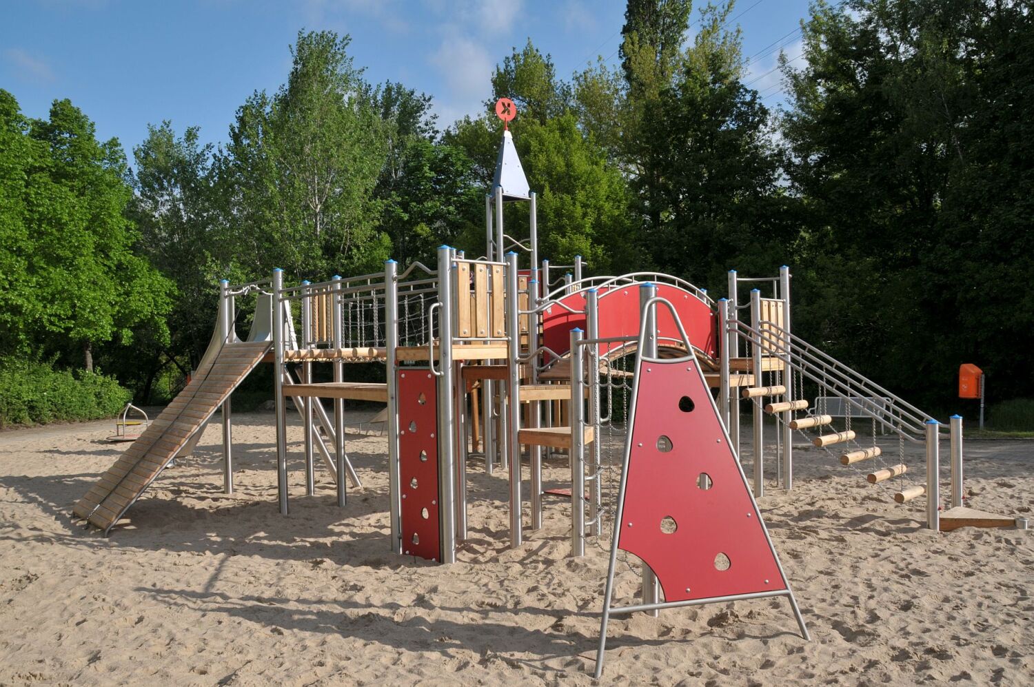 Wiedereröffnung Spielplatz Zerbster Straße - Das Spielgerüst