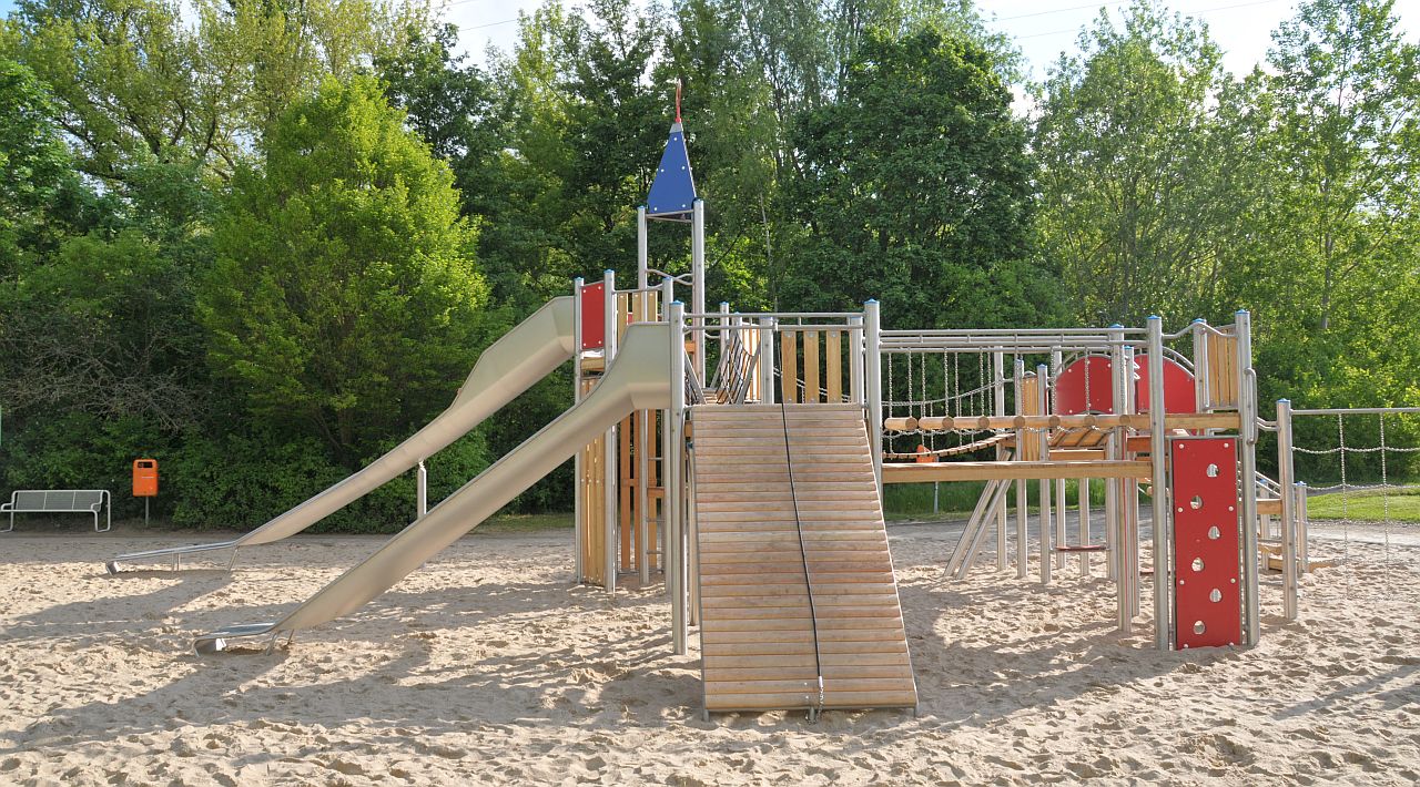 Wiedereröffnung Spielplatz Zerbster Straße - Die Rutschen