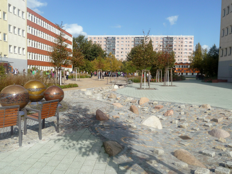 Schulhof nach Neugestaltung