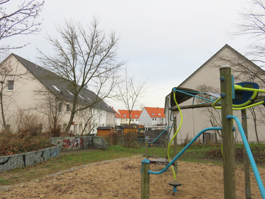 Windschutzstreifen mit Spielplatz südlich des allgemeinen Wohngebiets (WA2)