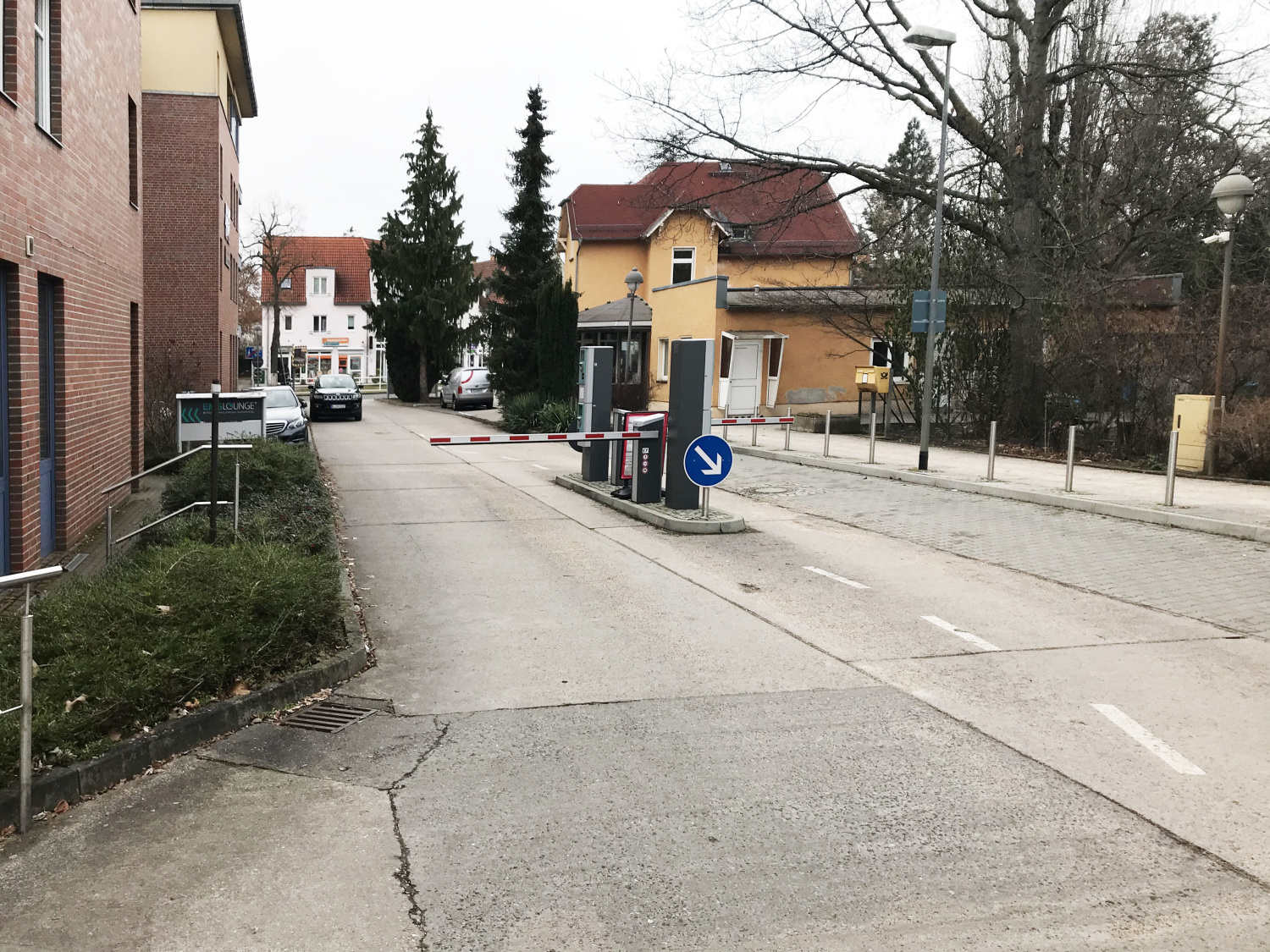 Hauptzugang und -zufahrt von der Myslowitzer Straße